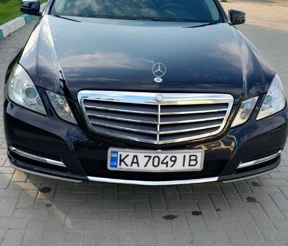 Черный Мерседес 220, объемом двигателя 2.1 л и пробегом 3 тыс. км за 10000 $, фото 1 на Automoto.ua
