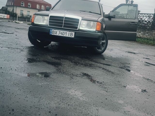 Фиолетовый Мерседес 220, объемом двигателя 2.6 л и пробегом 500 тыс. км за 2000 $, фото 1 на Automoto.ua
