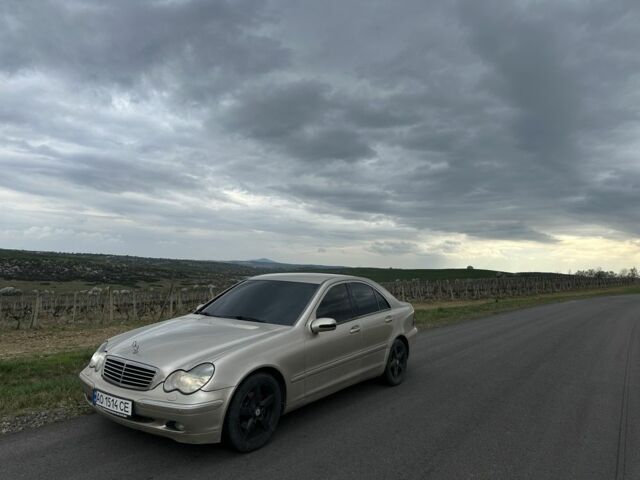 Коричневий Мерседес 220, об'ємом двигуна 2.1 л та пробігом 350 тис. км за 4300 $, фото 1 на Automoto.ua