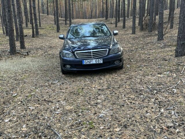 Червоний Мерседес 220, об'ємом двигуна 0 л та пробігом 330 тис. км за 4999 $, фото 1 на Automoto.ua