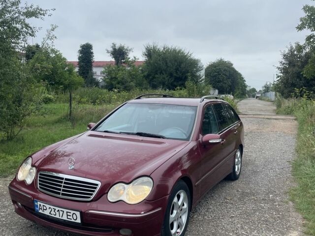 Червоний Мерседес 220, об'ємом двигуна 2.2 л та пробігом 3 тис. км за 3200 $, фото 1 на Automoto.ua