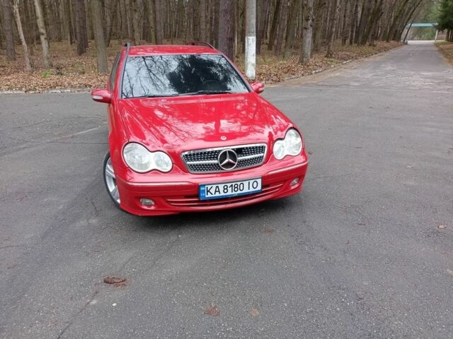 Красный Мерседес 220, объемом двигателя 2.1 л и пробегом 470 тыс. км за 6300 $, фото 1 на Automoto.ua