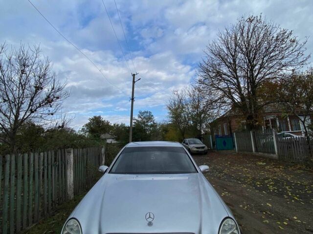 Серый Мерседес 220, объемом двигателя 2 л и пробегом 500 тыс. км за 3600 $, фото 1 на Automoto.ua