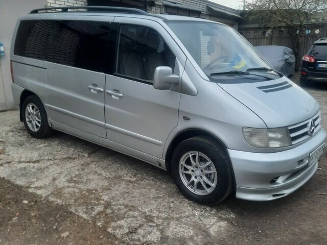 Серый Мерседес 220, объемом двигателя 2.2 л и пробегом 200 тыс. км за 82684 $, фото 1 на Automoto.ua