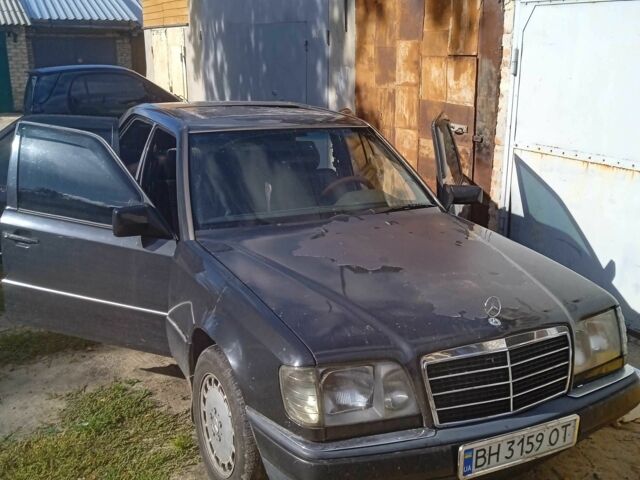 Сірий Мерседес 220, об'ємом двигуна 2.2 л та пробігом 220 тис. км за 2900 $, фото 1 на Automoto.ua