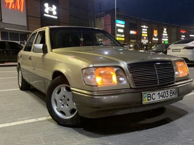 Серый Мерседес 220, объемом двигателя 2.2 л и пробегом 440 тыс. км за 3000 $, фото 1 на Automoto.ua