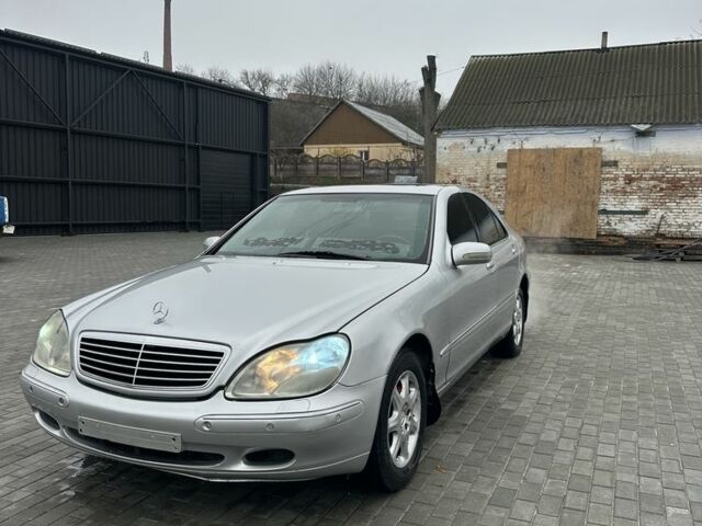 Серый Мерседес 220, объемом двигателя 0 л и пробегом 240 тыс. км за 3600 $, фото 1 на Automoto.ua