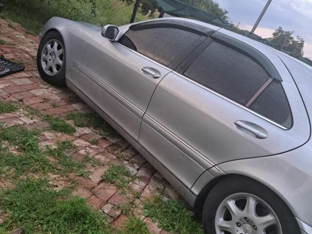 Серый Мерседес 220, объемом двигателя 3.2 л и пробегом 300 тыс. км за 5700 $, фото 1 на Automoto.ua