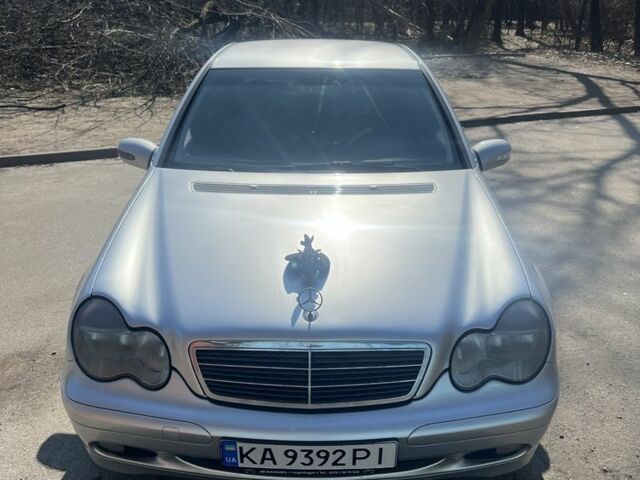 Серый Мерседес 220, объемом двигателя 2.1 л и пробегом 3 тыс. км за 5500 $, фото 1 на Automoto.ua