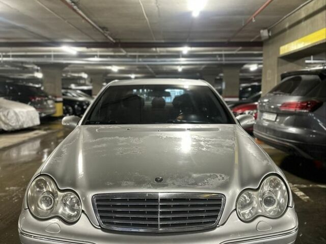 Серый Мерседес 220, объемом двигателя 2.2 л и пробегом 350 тыс. км за 3162 $, фото 1 на Automoto.ua