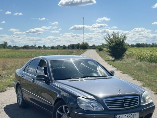 Сірий Мерседес 220, об'ємом двигуна 3.2 л та пробігом 150 тис. км за 6691 $, фото 1 на Automoto.ua