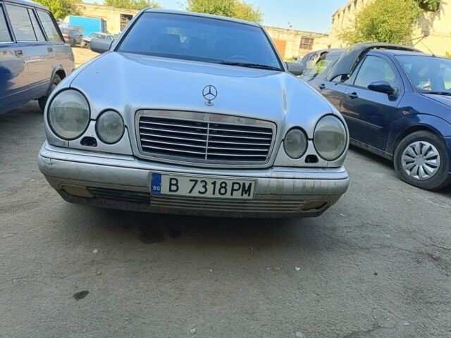 Сірий Мерседес 220, об'ємом двигуна 0 л та пробігом 222 тис. км за 2007 $, фото 1 на Automoto.ua