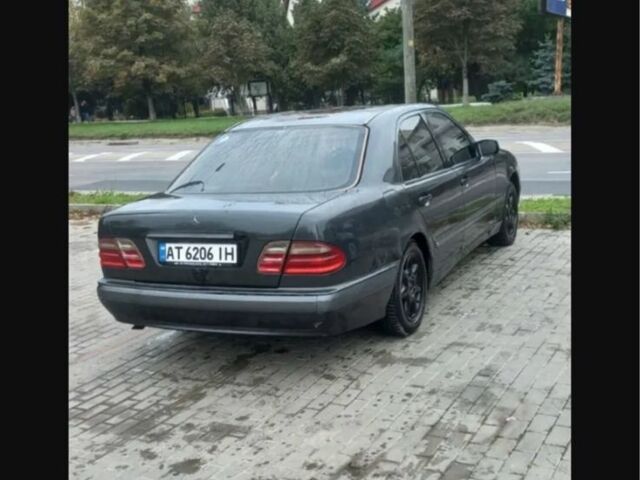 Серый Мерседес 220, объемом двигателя 2 л и пробегом 830 тыс. км за 2500 $, фото 1 на Automoto.ua