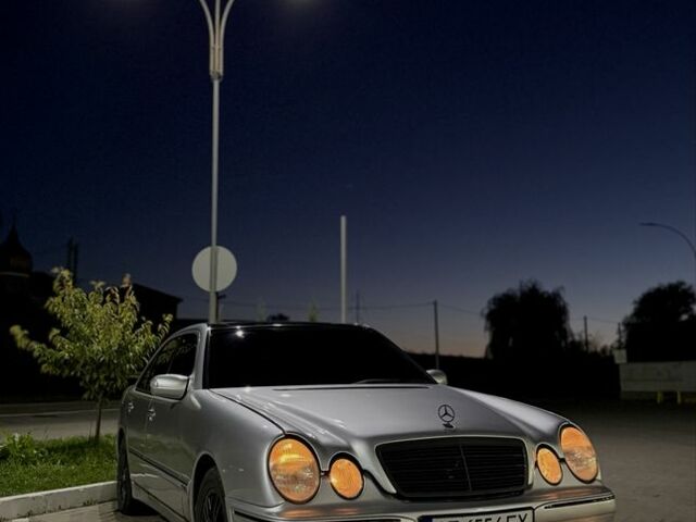 Сірий Мерседес 220, об'ємом двигуна 2.2 л та пробігом 430 тис. км за 4499 $, фото 1 на Automoto.ua