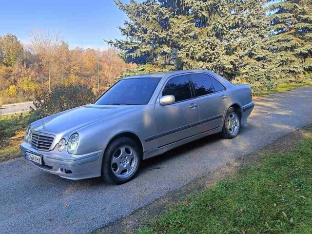 Сірий Мерседес 220, об'ємом двигуна 2.2 л та пробігом 346 тис. км за 3500 $, фото 1 на Automoto.ua