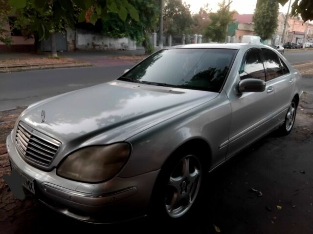 Серый Мерседес 220, объемом двигателя 3.2 л и пробегом 438 тыс. км за 3400 $, фото 1 на Automoto.ua