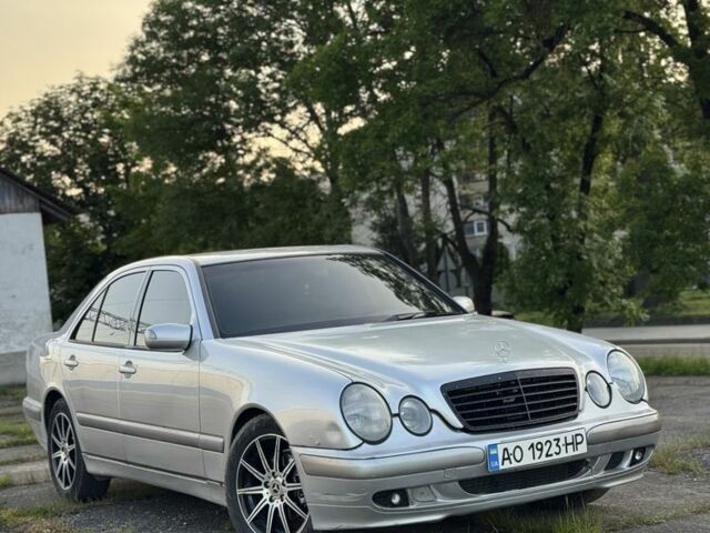 Серый Мерседес 220, объемом двигателя 2.2 л и пробегом 358 тыс. км за 3700 $, фото 1 на Automoto.ua