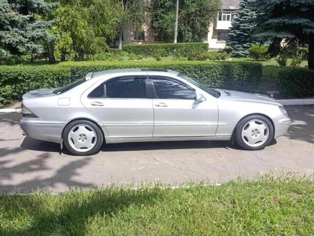 Сірий Мерседес 220, об'ємом двигуна 5 л та пробігом 300 тис. км за 6500 $, фото 1 на Automoto.ua