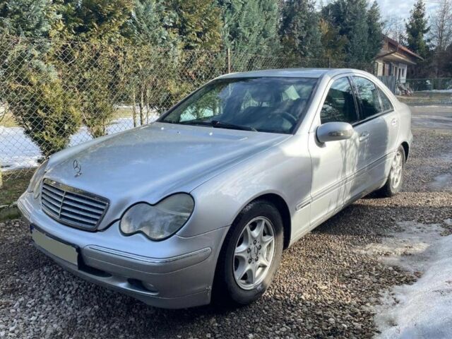 Сірий Мерседес 220, об'ємом двигуна 2.2 л та пробігом 200 тис. км за 2700 $, фото 1 на Automoto.ua