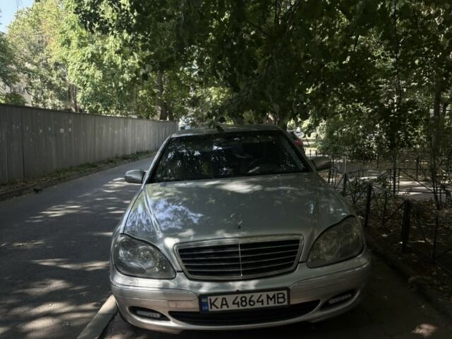 Сірий Мерседес 220, об'ємом двигуна 4.3 л та пробігом 400 тис. км за 4998 $, фото 1 на Automoto.ua