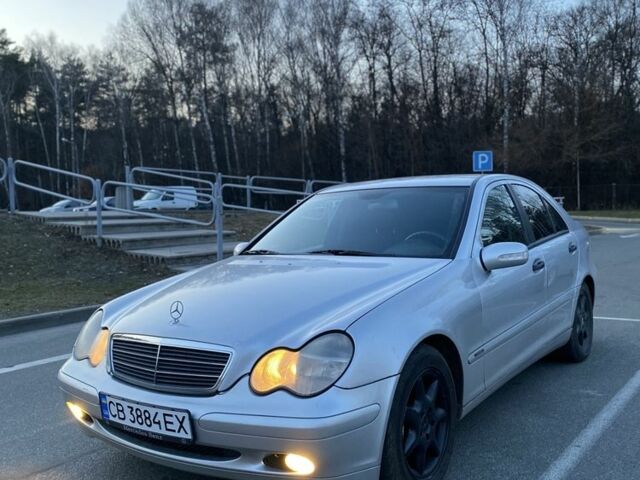 Сірий Мерседес 220, об'ємом двигуна 2.1 л та пробігом 482 тис. км за 4850 $, фото 1 на Automoto.ua
