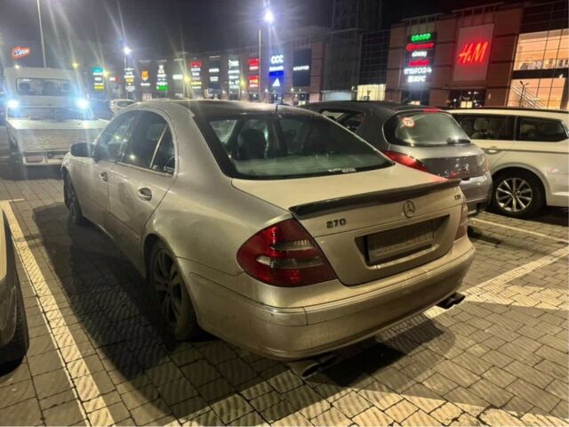 Серый Мерседес 220, объемом двигателя 2.7 л и пробегом 400 тыс. км за 3500 $, фото 1 на Automoto.ua