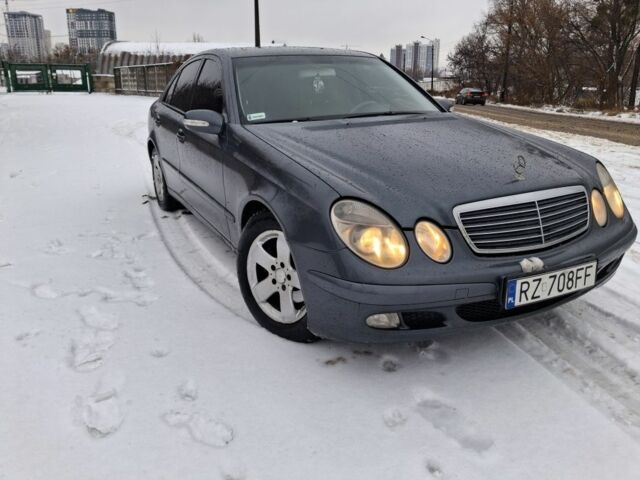 Сірий Мерседес 220, об'ємом двигуна 2.2 л та пробігом 389 тис. км за 3200 $, фото 1 на Automoto.ua