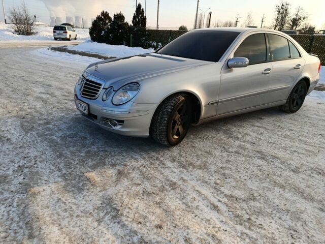 Сірий Мерседес 220, об'ємом двигуна 2.2 л та пробігом 375 тис. км за 7000 $, фото 1 на Automoto.ua