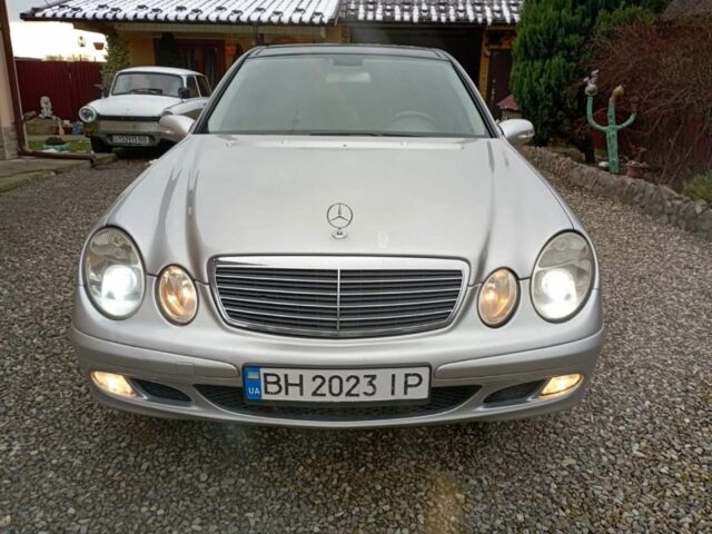 Сірий Мерседес 220, об'ємом двигуна 2.1 л та пробігом 302 тис. км за 6400 $, фото 1 на Automoto.ua