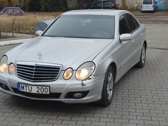 Серый Мерседес 220, объемом двигателя 2.2 л и пробегом 280 тыс. км за 2650 $, фото 1 на Automoto.ua