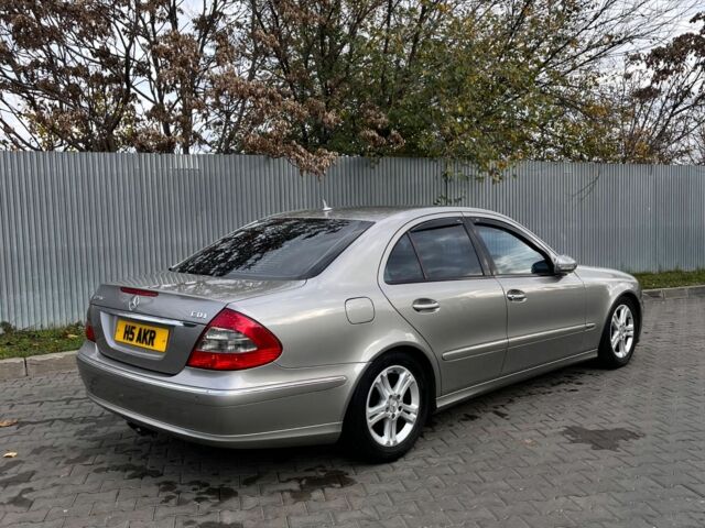 Серый Мерседес 220, объемом двигателя 2.2 л и пробегом 130 тыс. км за 3600 $, фото 1 на Automoto.ua