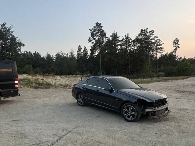 Серый Мерседес 220, объемом двигателя 2.2 л и пробегом 398 тыс. км за 9000 $, фото 1 на Automoto.ua