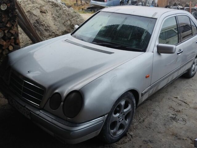 Сірий Мерседес 220, об'ємом двигуна 0 л та пробігом 400 тис. км за 1000 $, фото 1 на Automoto.ua