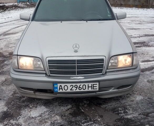 Серый Мерседес 220, объемом двигателя 2.2 л и пробегом 364 тыс. км за 2200 $, фото 1 на Automoto.ua