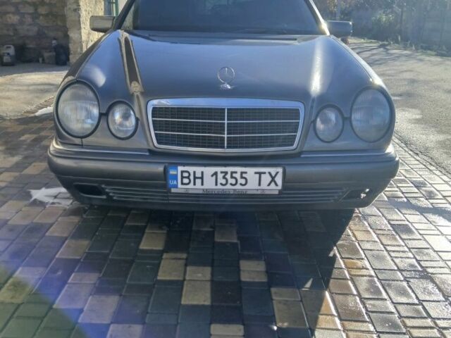 Серый Мерседес 220, объемом двигателя 2.2 л и пробегом 400 тыс. км за 4200 $, фото 1 на Automoto.ua