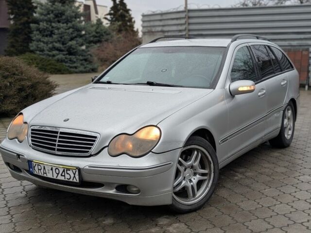 Сірий Мерседес 220, об'ємом двигуна 2.2 л та пробігом 300 тис. км за 1899 $, фото 1 на Automoto.ua