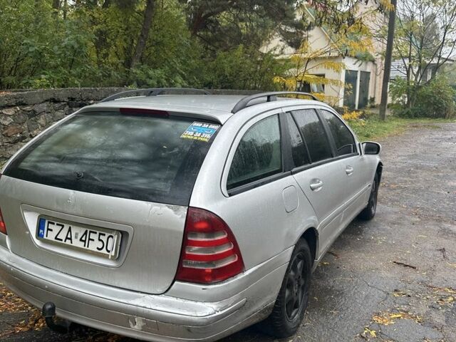 Сірий Мерседес 220, об'ємом двигуна 2.2 л та пробігом 426 тис. км за 2000 $, фото 1 на Automoto.ua