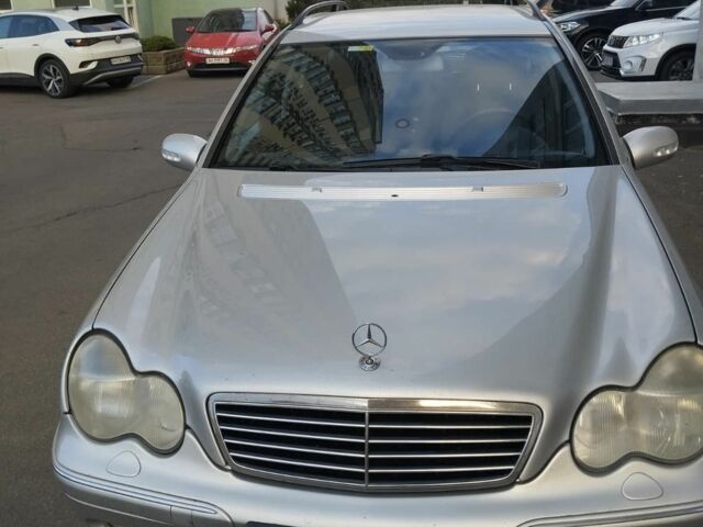 Серый Мерседес 220, объемом двигателя 10 л и пробегом 400 тыс. км за 1800 $, фото 1 на Automoto.ua