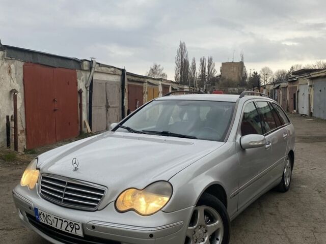 Серый Мерседес 220, объемом двигателя 2.2 л и пробегом 270 тыс. км за 2099 $, фото 1 на Automoto.ua