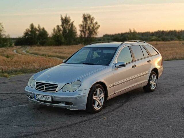 Сірий Мерседес 220, об'ємом двигуна 2.1 л та пробігом 494 тис. км за 3900 $, фото 1 на Automoto.ua
