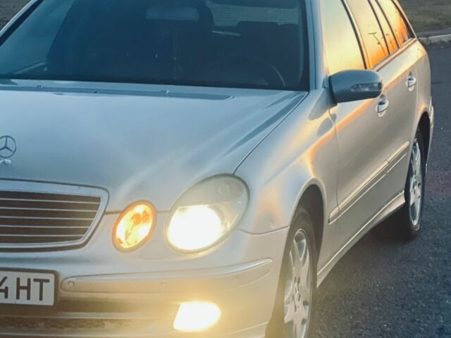 Серый Мерседес 220, объемом двигателя 2.1 л и пробегом 210 тыс. км за 5250 $, фото 1 на Automoto.ua
