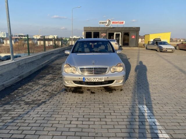 Серый Мерседес 220, объемом двигателя 2.2 л и пробегом 271 тыс. км за 2499 $, фото 1 на Automoto.ua