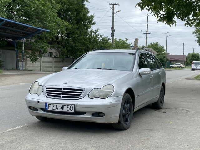 Серый Мерседес 220, объемом двигателя 2.2 л и пробегом 350 тыс. км за 1800 $, фото 1 на Automoto.ua