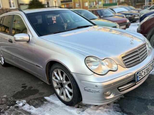 Серый Мерседес 220, объемом двигателя 2.1 л и пробегом 385 тыс. км за 4300 $, фото 1 на Automoto.ua