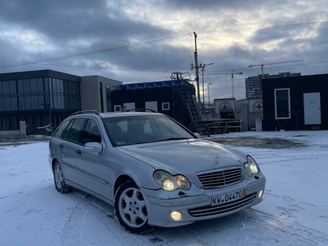 Сірий Мерседес 220, об'ємом двигуна 2 л та пробігом 405 тис. км за 2500 $, фото 1 на Automoto.ua