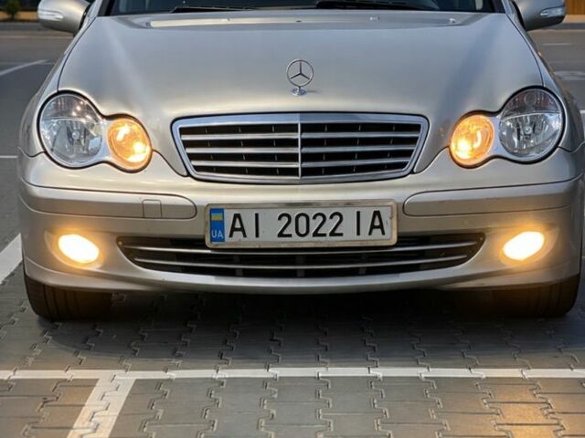 Серый Мерседес 220, объемом двигателя 2.1 л и пробегом 3 тыс. км за 7007 $, фото 1 на Automoto.ua
