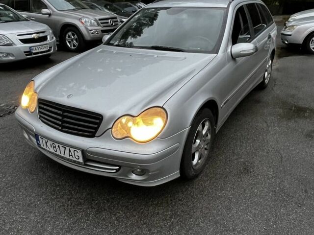 Серый Мерседес 220, объемом двигателя 2.2 л и пробегом 360 тыс. км за 3117 $, фото 1 на Automoto.ua