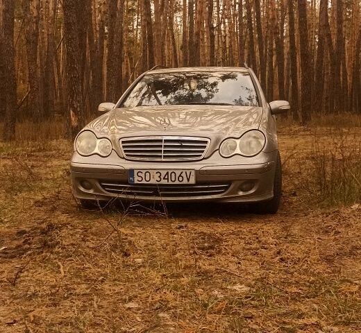 Серый Мерседес 220, объемом двигателя 0 л и пробегом 390 тыс. км за 3100 $, фото 1 на Automoto.ua