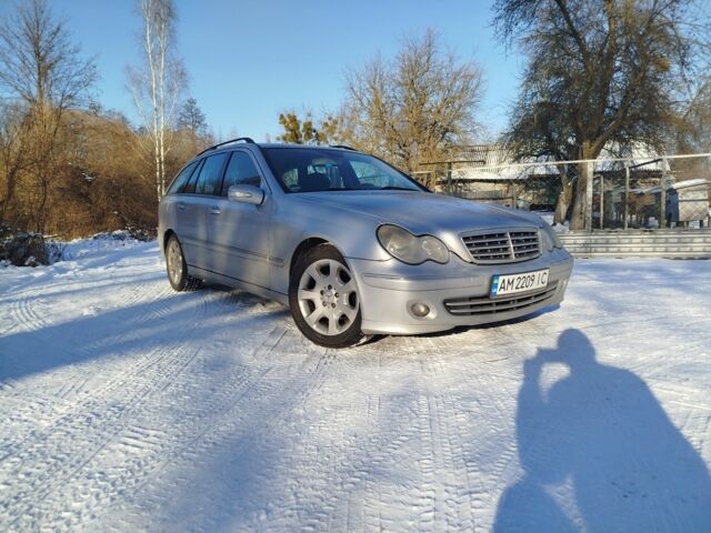 Сірий Мерседес 220, об'ємом двигуна 2.1 л та пробігом 250 тис. км за 4500 $, фото 1 на Automoto.ua
