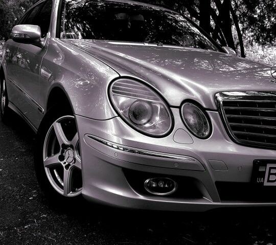 Серый Мерседес 220, объемом двигателя 2.1 л и пробегом 383 тыс. км за 8800 $, фото 1 на Automoto.ua